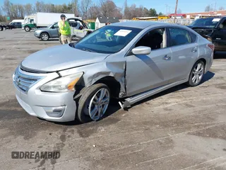 2013 Nissan Altima SV with VIN 1N4BL3AP0DN525913, listed as a IAAI auction lot 41893511 with 132,166 mi miles and . Bid and sale history available at DreamBid. Image 2.