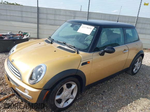 2004 MINI Hardtop z VIN WMWRC33404TJ55065, wystawiony jako IAAI lot #42273634 z przebiegiem 114 747 mil mil oraz . Historia ofert i sprzedaży dostępna na DreamBid. Obrazek 2.