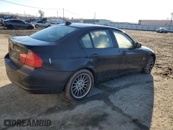 2011 BMW 3 Series 328i xDrive z VIN WBAPK5G5XBNN26498, wystawiony jako Copart lot #46902015 z przebiegiem Nie podano mil oraz Tytuł czysty. Historia ofert i sprzedaży dostępna na DreamBid. Obrazek 3.