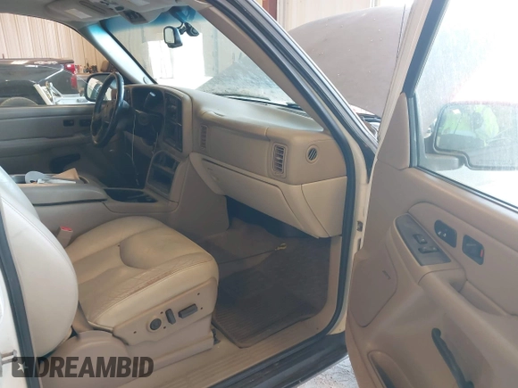 2004 Chevrolet Tahoe LS with VIN 1GNEK13ZX4J204098, listed as a IAAI auction lot 42143393 with 293,548 mi miles. Bid and sale history available at carsss.com. Image 5.