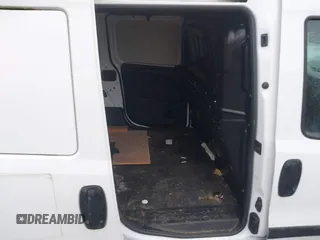 2017 Ram ProMaster City Cargo Tradesman z VIN ZFBERFAB2H6E50911, wystawiony jako IAAI lot #40390843 z przebiegiem 68 010 mil mil oraz . Historia ofert i sprzedaży dostępna na DreamBid. Obrazek 8.
