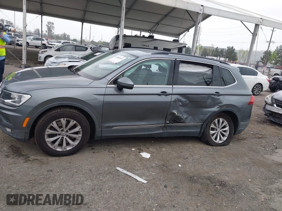 2018 Volkswagen Tiguan SEL z VIN 3VV3B7AX4JM005780, wystawiony jako IAAI lot #41880005 z przebiegiem 149 578 mil mil oraz . Historia ofert i sprzedaży dostępna na DreamBid. Obrazek 14.