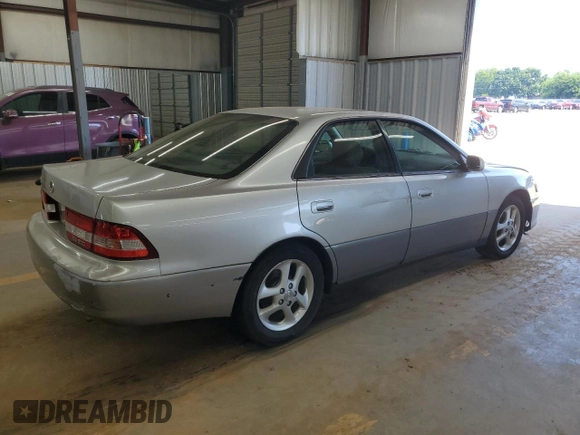 2001 Lexus ES 300 z VIN JT8BF28G910303864, wystawiony jako Copart lot #61811935 z przebiegiem 159 696 mil mil oraz Szkoda całkowita • Salvage title. Historia ofert i sprzedaży dostępna na DreamBid. Obrazek 3.