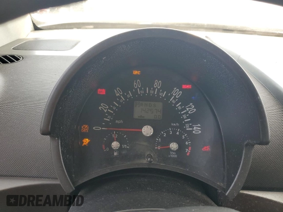 2003 Volkswagen Beetle GLS z VIN 3VWCK21Y33M326199, wystawiony jako Copart lot #54796685 z przebiegiem 142 574 mil mil oraz Szkoda całkowita • Salvage title. Historia ofert i sprzedaży dostępna na DreamBid. Obrazek 9.