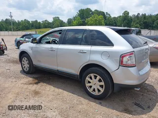 2010 Lincoln MKX z VIN 2LMDJ6JC8ABJ30277, wystawiony jako IAAI lot #42368664 z przebiegiem 149 984 mil mil oraz . Historia ofert i sprzedaży dostępna na DreamBid. Obrazek 3.