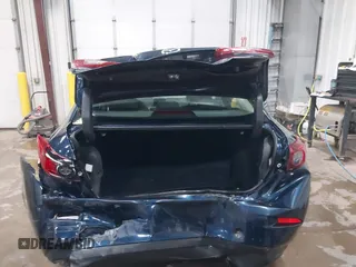 2016 Mazda 3 i Sport z VIN 3MZBM1U73GM324865, wystawiony jako IAAI lot #42317090 z przebiegiem 120 697 mil mil oraz . Historia ofert i sprzedaży dostępna na DreamBid. Obrazek 6.