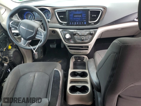 2017 Chrysler Pacifica Touring with VIN 2C4RC1DG6HR572039, listed as a Copart auction lot 58568105 with 190,405 mi miles and Salvage title. Bid and sale history available at DreamBid. Image 8.