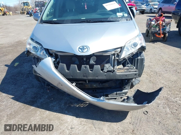 2017 Toyota Sienna XLE Auto Access Seat with VIN 5TDYZ3DC0HS784509, listed as a IAAI auction lot 41725664 with 69,990 mi miles. Bid and sale history available at carsss.com. Image 6.