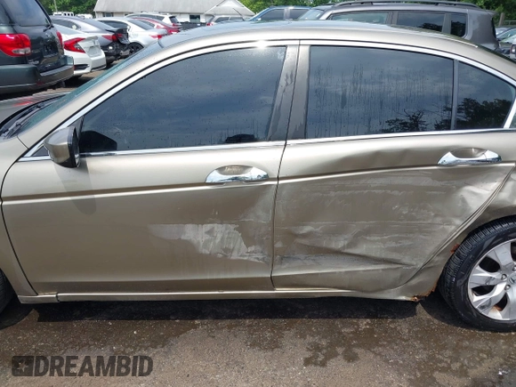 2008 Honda Accord EX z VIN 1HGCP36788A015562, wystawiony jako IAAI lot #42449058 z przebiegiem 234 155 mil mil oraz . Historia ofert i sprzedaży dostępna na DreamBid. Obrazek 14.
