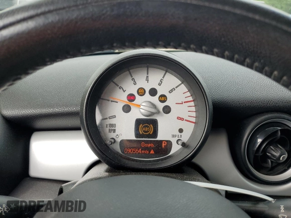2013 MINI Hardtop with VIN WMWSU3C56DT678503, listed as a Copart auction lot 61062585 with 96,564 mi miles and Clean title. Bid and sale history available at DreamBid. Image 9.
