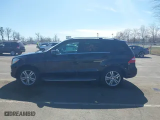 2013 Mercedes-Benz M-Class ML 350 with VIN 4JGDA5HB6DA183773, listed as a IAAI auction lot 41843086 with 139,302 mi miles. Bid and sale history available at carsss.com. Image 14.