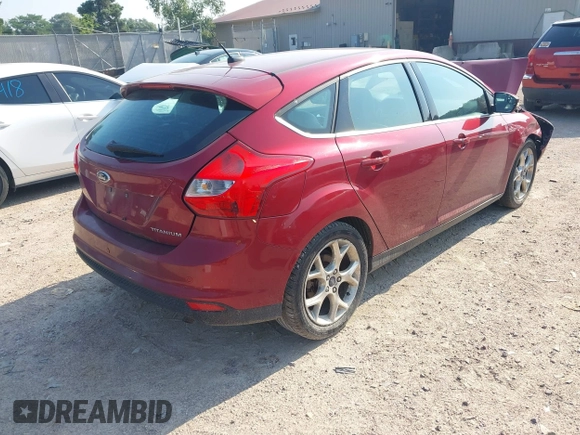 2014 Ford Focus Titanium z VIN 1FADP3N22EL381967, wystawiony jako IAAI lot #42782495 z przebiegiem 160 503 mil mil oraz . Historia ofert i sprzedaży dostępna na DreamBid. Obrazek 4.