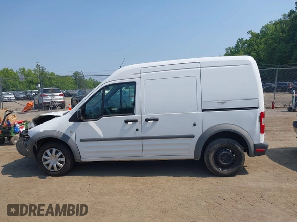 2010 Ford Transit Connect XL z VIN NM0LS7CN7AT000582, wystawiony jako IAAI lot #42425627 z przebiegiem 193 333 mil mil oraz . Historia ofert i sprzedaży dostępna na DreamBid. Obrazek 14.