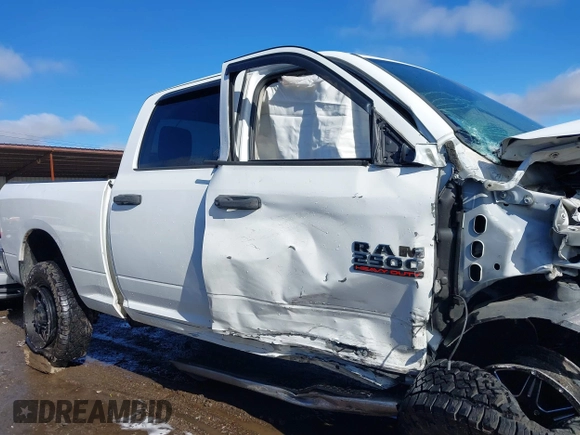 2014 Ram 2500 Tradesman z VIN 3C6TR5CT1EG234972, wystawiony jako IAAI lot #40605313 z przebiegiem 170 001 mil mil oraz . Historia ofert i sprzedaży dostępna na DreamBid. Obrazek 14.