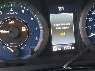 2017 Toyota Sienna XLE Auto Access Seat with VIN 5TDYZ3DC6HS826682, listed as a IAAI auction lot 41932138 with 33,827 mi miles. Bid and sale history available at carsss.com. Image 7.
