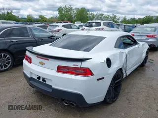 2015 Chevrolet Camaro SS z VIN 2G1FJ1EW8F9105046, wystawiony jako IAAI lot #42306850 z przebiegiem 59 861 mil mil oraz . Historia ofert i sprzedaży dostępna na DreamBid. Obrazek 4.