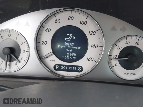 2009 Mercedes-Benz CLK 350 z VIN WDBTK56FX9T105106, wystawiony jako IAAI lot #42381316 z przebiegiem 59 138 mil mil oraz . Historia ofert i sprzedaży dostępna na DreamBid. Obrazek 7.