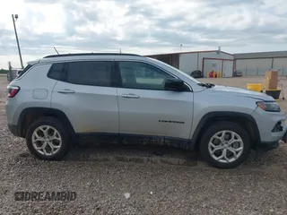 2024 Jeep Compass Latitude with VIN 3C4NJDBN9RT118616, listed as a IAAI auction lot 42030101 with 34,073 mi miles. Bid and sale history available at carsss.com. Image 13.