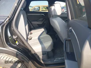 2021 Audi Q3 S line Premium Plus z VIN WA1EECF38M1111853, wystawiony jako IAAI lot #42367677 z przebiegiem 53 681 mil mil oraz . Historia ofert i sprzedaży dostępna na DreamBid. Obrazek 8.