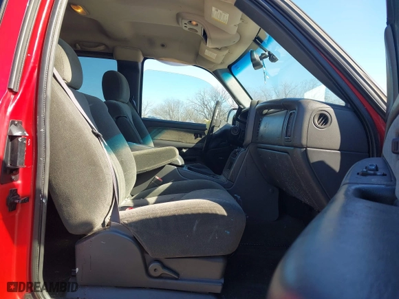 2003 Chevrolet Silverado 1500 LS with VIN 2GCEK19T931230082, listed as a IAAI auction lot 41625382 with 204,638 mi miles. Bid and sale history available at carsss.com. Image 5.