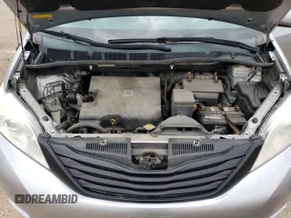 2011 Toyota Sienna z VIN 5TDZK3DC3BS016426, wystawiony jako Copart lot #57070075 z przebiegiem 270 749 mil mil oraz Szkoda całkowita • Salvage title. Historia ofert i sprzedaży dostępna na DreamBid. Obrazek 12.