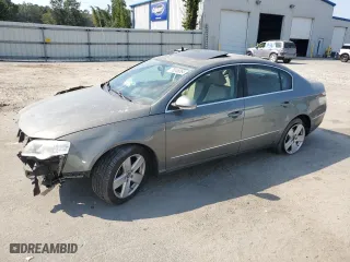 2008 Volkswagen Passat Sedan Komfort with VIN WVWAK73C58E002497, listed as a Copart auction lot 76046064 with 207,183 mi miles and Salvage Title. Bid and sale history available at carsss.com. Image 1.