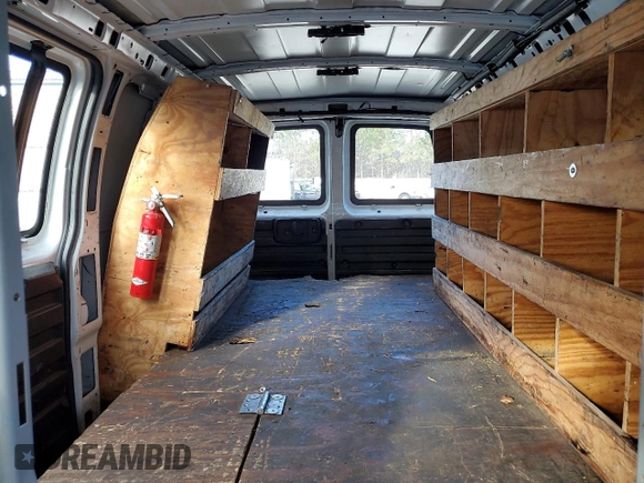 2019 Chevrolet Express Cargo с VIN 1GCWGAFP8K1237252, выставлен на аукционе Copart как лот 46434275 с пробегом 145 326 миль миль и Чистый • Clean title. История ставок и продаж доступна на DreamBid. Изображение 10.