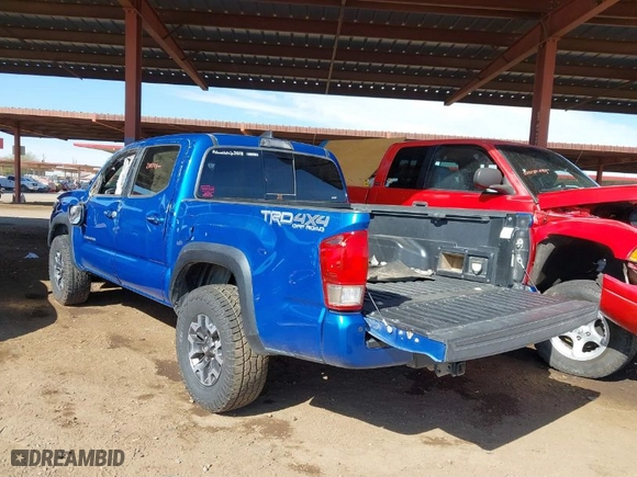 2017 Toyota Tacoma SR5 with VIN 3TMCZ5AN7HM067424, listed as a IAAI auction lot 41648275 with 202,248 mi miles. Bid and sale history available at carsss.com. Image 3.