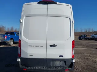 2023 Ford Transit Cargo z VIN 1FTBR3U80PKA07268, wystawiony jako IAAI lot #41815648 z przebiegiem 72 711 mil mil oraz . Historia ofert i sprzedaży dostępna na DreamBid. Obrazek 17.
