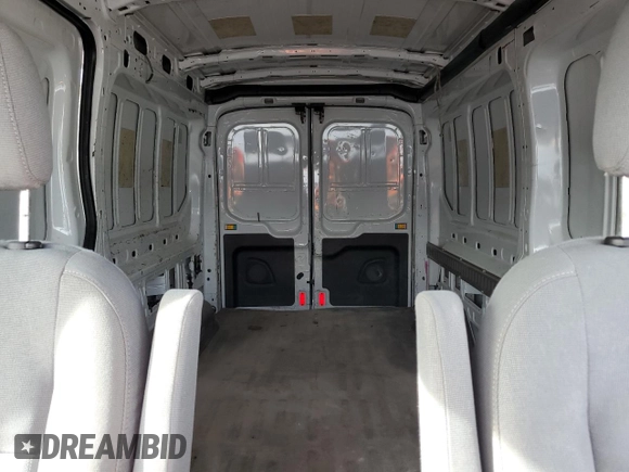 2015 Ford Transit Cargo z VIN 1FTNR2CM2FKB04458, wystawiony jako Copart lot #60609965 z przebiegiem 244 850 mil mil oraz Czysty tytuł • Clean title. Historia ofert i sprzedaży dostępna na DreamBid. Obrazek 10.