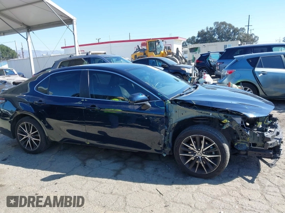 2021 Toyota Camry SE Nightshade with VIN 4T1G11AK6MU526029, listed as a IAAI auction lot 41626272 with 82,987 mi miles and . Bid and sale history available at DreamBid. Image 14.