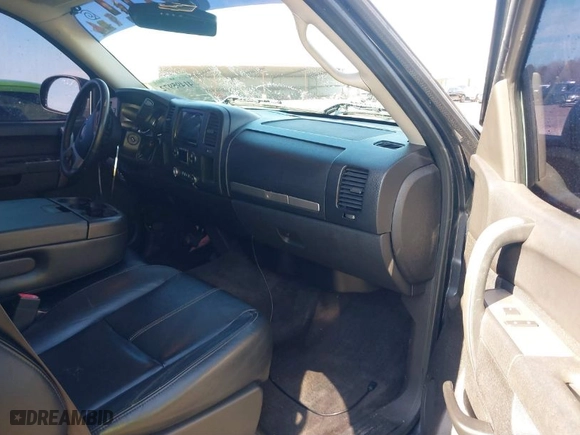 2011 GMC Sierra 1500 SLE with VIN 3GTP1VE06BG207203, listed as a IAAI auction lot 41495972 with 151,239 mi miles. Bid and sale history available at carsss.com. Image 5.