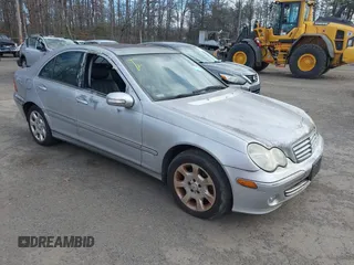 2005 Mercedes-Benz C 240 z VIN WDBRF81J35F698196, wystawiony jako IAAI lot #41231316 z przebiegiem 59 120 mil mil oraz . Historia ofert i sprzedaży dostępna na DreamBid. Obrazek 1.