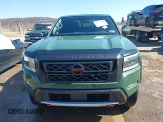 2023 Nissan Frontier Pro-4X z VIN 1N6ED1EK2PN615718, wystawiony jako IAAI lot #41739218 z przebiegiem 19 875 mil mil oraz . Historia ofert i sprzedaży dostępna na DreamBid. Obrazek 13.