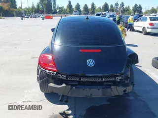 2013 Volkswagen Beetle 2.5L z VIN 3VWJP7AT7DM612357, wystawiony jako IAAI lot #42309682 z przebiegiem 52 063 mil mil oraz . Historia ofert i sprzedaży dostępna na DreamBid. Obrazek 17.