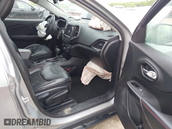 2020 Jeep Cherokee Trailhawk z VIN 1C4PJMBX0LD588251, wystawiony jako IAAI lot #42310054 z przebiegiem 47 780 mil mil oraz . Historia ofert i sprzedaży dostępna na DreamBid. Obrazek 5.