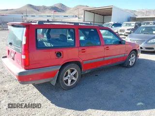 1998 Volvo V70 XC Cross Country z VIN YV1LZ5640W2526081, wystawiony jako IAAI lot #42617557 z przebiegiem Nie podano mil oraz . Historia ofert i sprzedaży dostępna na DreamBid. Obrazek 4.