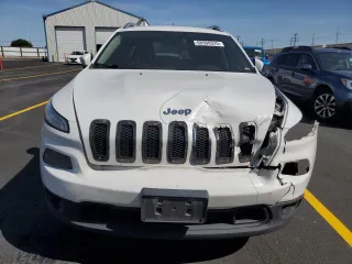 2017 Jeep Cherokee Latitude z VIN 1C4PJMCS1HW524864, wystawiony jako Copart lot #58500325 z przebiegiem 174 145 mil mil oraz Szkoda całkowita • Salvage title. Historia ofert i sprzedaży dostępna na DreamBid. Obrazek 5.