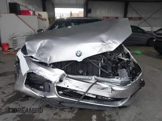 2020 BMW 5 Series M550i xDrive z VIN WBAJS7C07LCD85532, wystawiony jako IAAI lot #41518071 z przebiegiem 57 645 mil mil oraz . Historia ofert i sprzedaży dostępna na DreamBid. Obrazek 6.