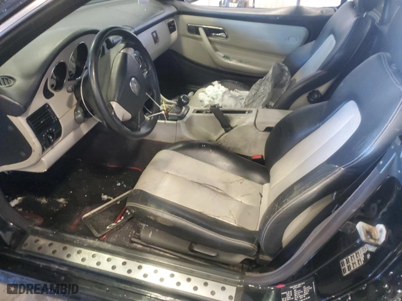 2000 Mercedes-Benz SLK-Class Kompressor with VIN WDBKK47F2YF154303, listed as a Copart auction lot 45880395 with 0 mi miles and Non Repairable. Bid and sale history available at carsss.com. Image 7.
