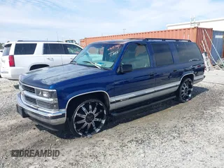 1996 Chevrolet Suburban with VIN 1GNEC16R3TJ375251, listed as a IAAI auction lot 41687460 with 262,907 mi miles. Bid and sale history available at carsss.com. Image 2.