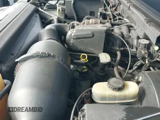 2004 Ford F-150 XL z VIN 2FTRX17254CA75064, wystawiony jako IAAI lot #42710599 z przebiegiem 196 110 mil mil oraz . Historia ofert i sprzedaży dostępna na DreamBid. Obrazek 19.