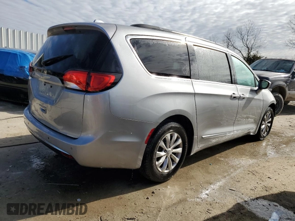 2017 Chrysler Pacifica Touring L z VIN 2C4RC1BG6HR583576, wystawiony jako Copart lot #44602375 z przebiegiem 204 839 mil mil oraz Szkoda całkowita • Salvage title. Historia ofert i sprzedaży dostępna na DreamBid. Obrazek 3.