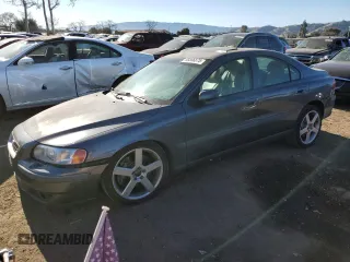 2004 Volvo S60 R with VIN YV1RH52Y142347342, listed as a Copart auction lot 88586875 with 134,682 mi miles and Salvage Title. Bid and sale history available at carsss.com. Image 1.