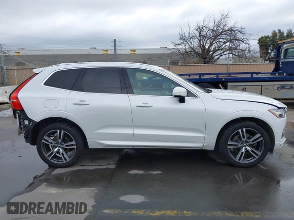 2018 Volvo XC60 Momentum z VIN YV4102RK6J1008472, wystawiony jako IAAI lot #41789008 z przebiegiem 64 123 mil mil oraz . Historia ofert i sprzedaży dostępna na DreamBid. Obrazek 13.