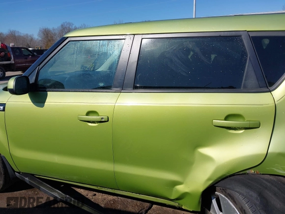 2015 Kia Soul with VIN KNDJN2A2XF7789632, listed as a IAAI auction lot 41547010 with 82,829 mi miles. Bid and sale history available at carsss.com. Image 14.