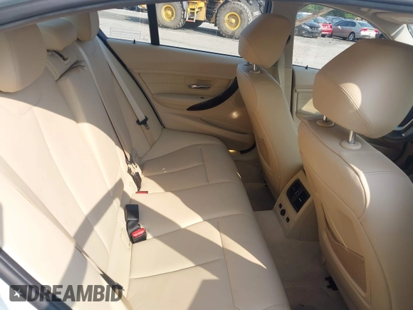 2015 BMW 3 Series 328i xDrive с VIN WBA3B5G51FNS20388, выставлен на аукционе IAAI как лот 42399201 с пробегом 97 349 миль миль и . История ставок и продаж доступна на DreamBid. Изображение 8.
