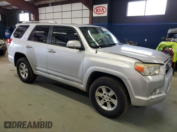 2010 Toyota 4Runner Trail z VIN JTEBU5JRXA5001972, wystawiony jako Copart lot #56277645 z przebiegiem 132 237 mil mil oraz Czysty tytuł • Clean title. Historia ofert i sprzedaży dostępna na DreamBid. Obrazek 4.