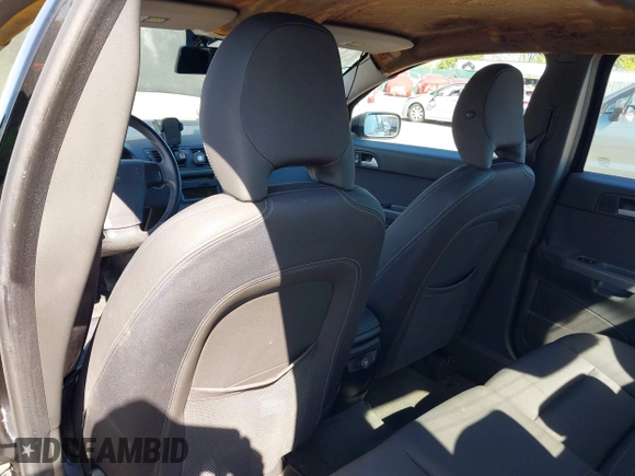 2005 Volvo S40 with VIN YV1MS382852109136, listed as a IAAI auction lot 42122931 with 151,720 mi miles. Bid and sale history available at carsss.com. Image 15.