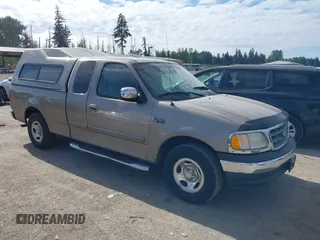 2002 Ford F-150 XL с VIN 1FTRX17232NA57685, выставлен на аукционе IAAI как лот 42197036 с пробегом 281 912 миль миль и . История ставок и продаж доступна на DreamBid. Изображение 1.